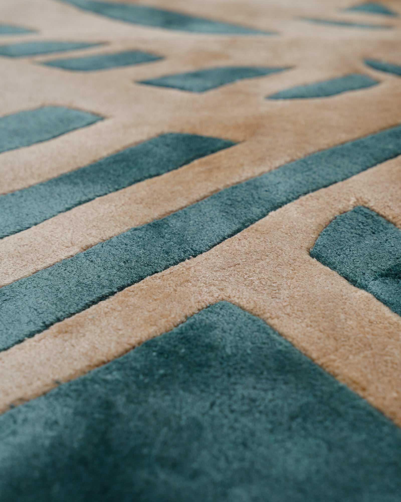 Thorn Hand Tufted Rug 250x350 cm Aiba World