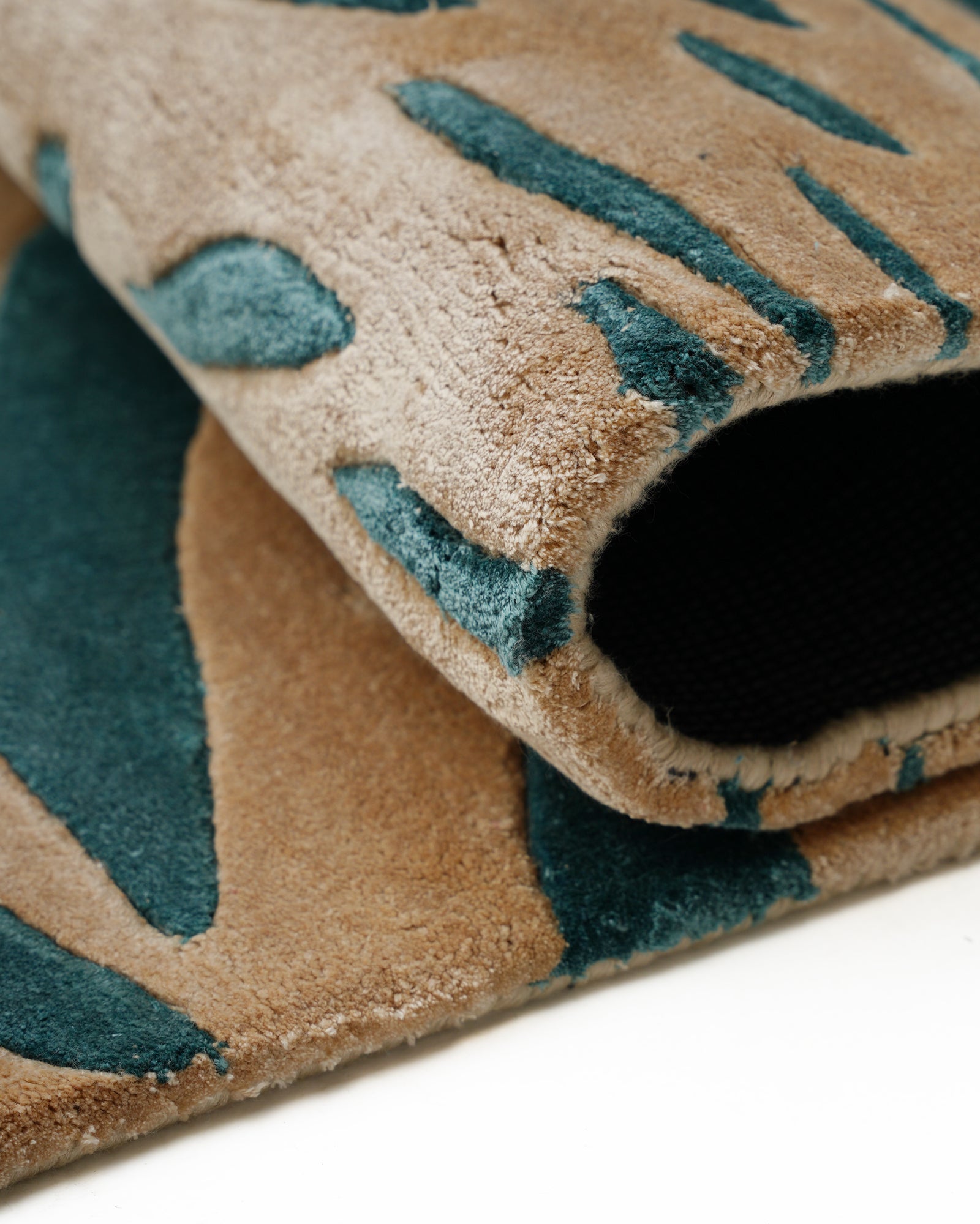 Thorn Hand Tufted Rug 250x350 cm Aiba World