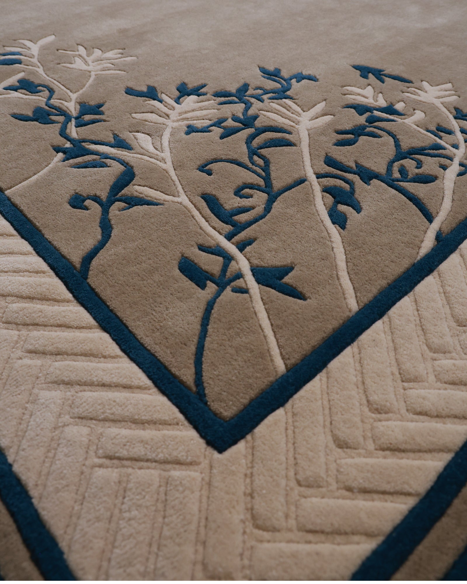 Heena / Brown Floral Hand-Tufted New Zealand Wool Rug