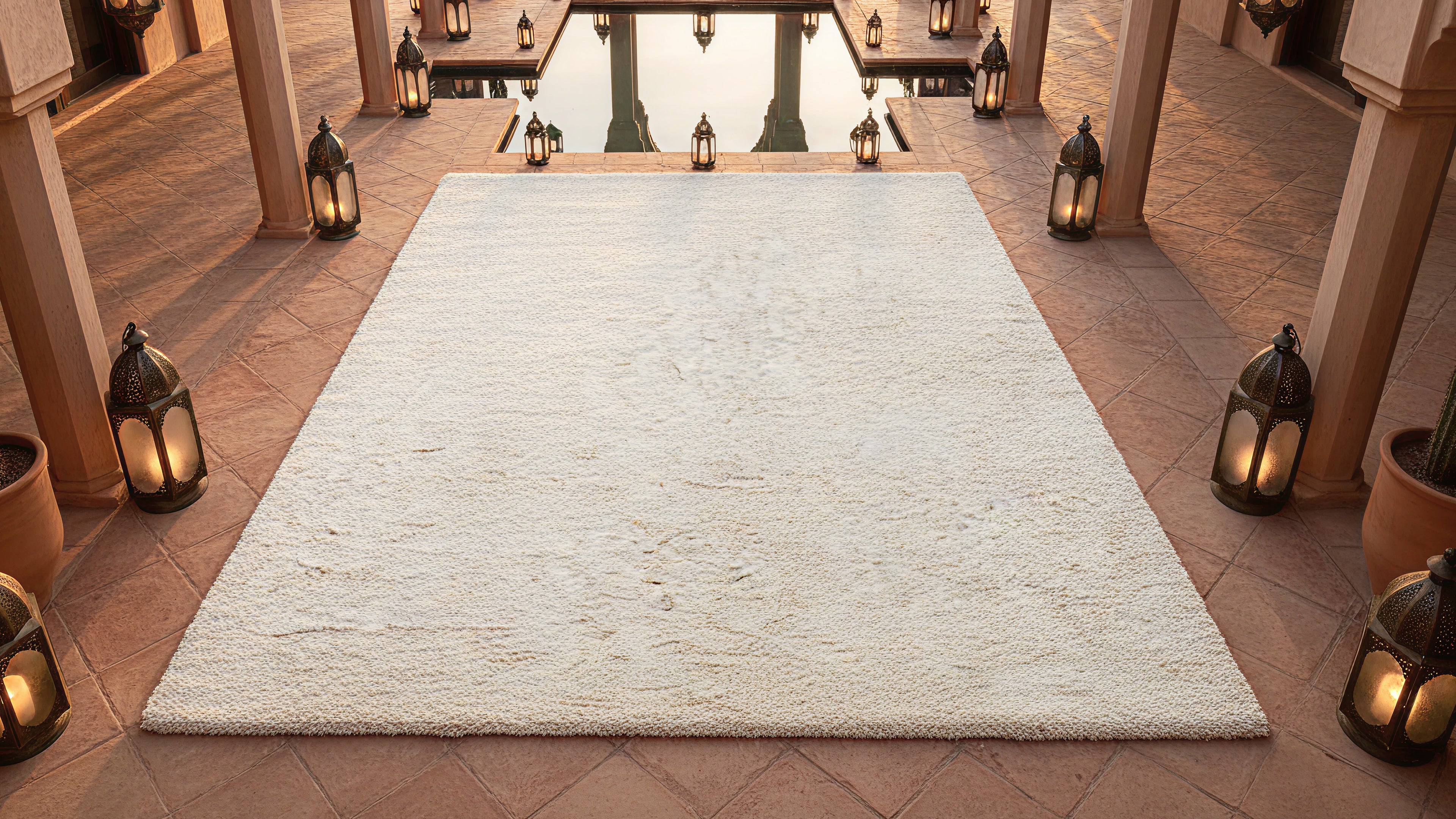 Safaa / Solid Cream Handmade Shaggy Polyester Rug