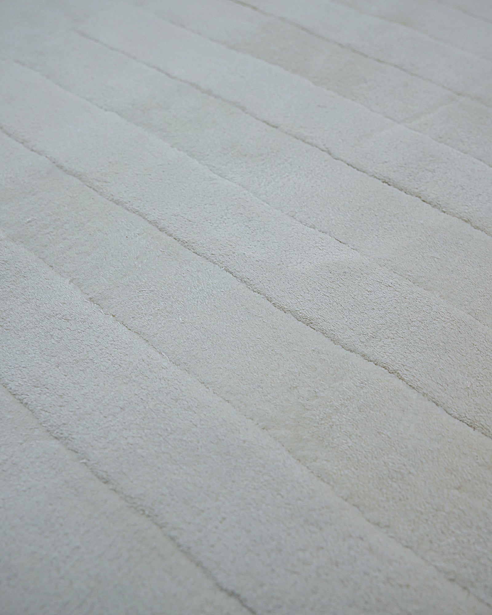 Ivory White Tonal Spiral and Grid Hand-Tufted 100% Bamboo Silk Round Rug close-up