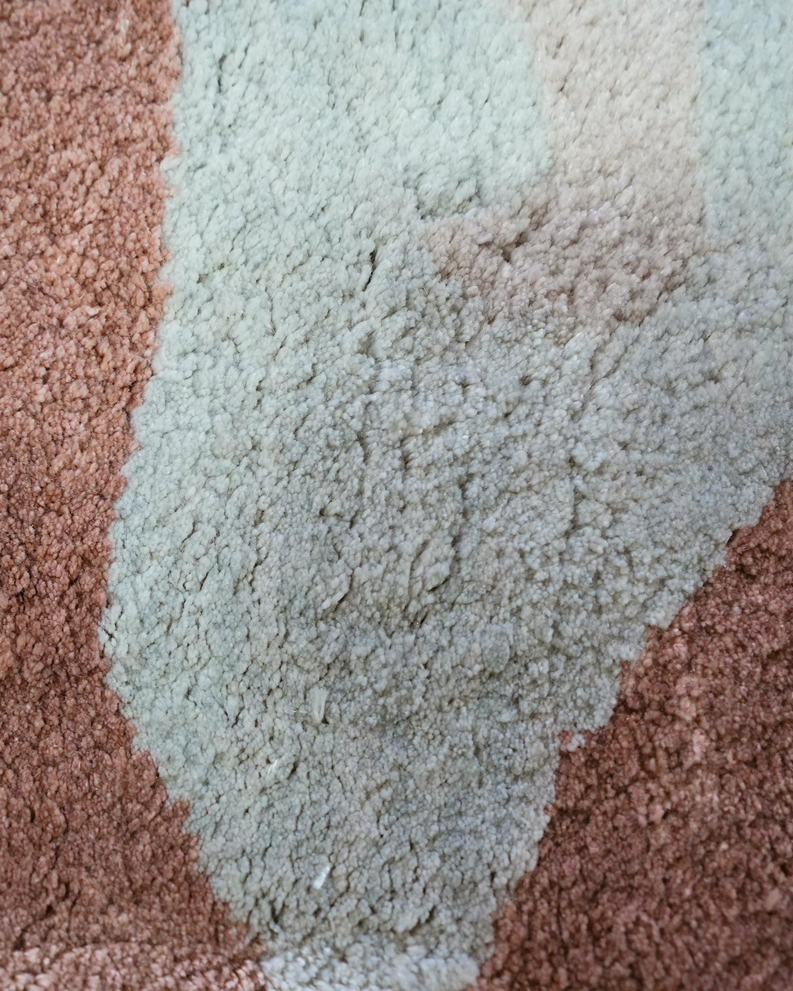 Dhara / Abstract Multicolor Hand-Tufted Bamboo Silk Rug