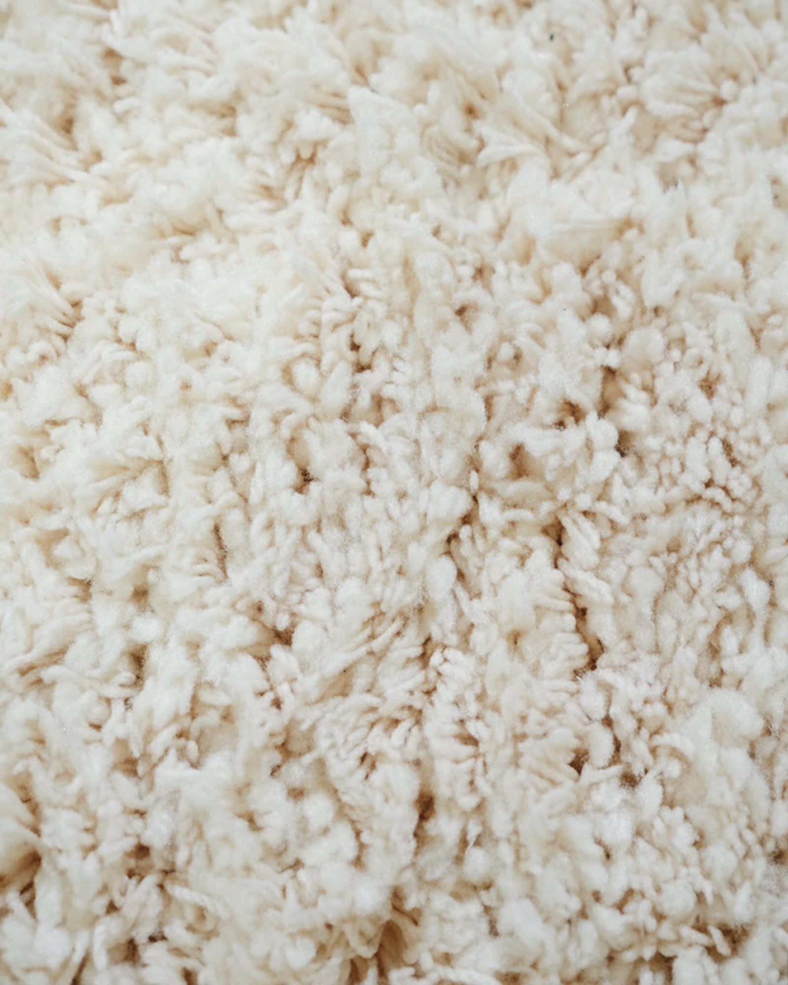 Safaa / Solid Cream Handmade Shaggy Polyester Rug