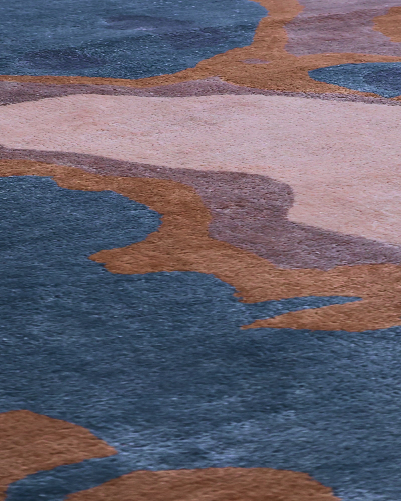 Samundra / Indigo Clay Hand-Tufted Bamboo Silk Rug