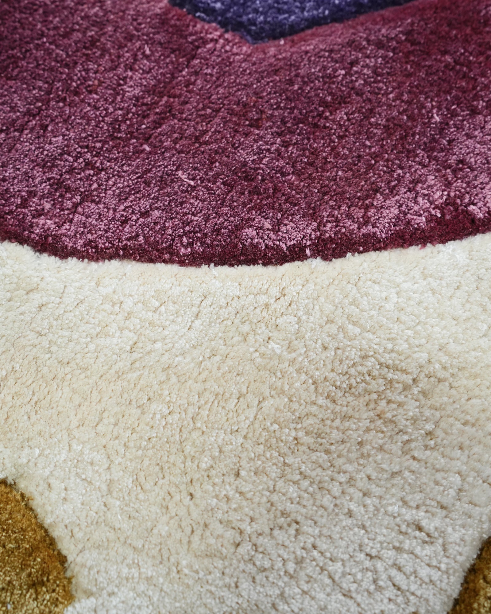 Mehrab / Concetric Style Hand-Tufted Bamboo Silk Rug