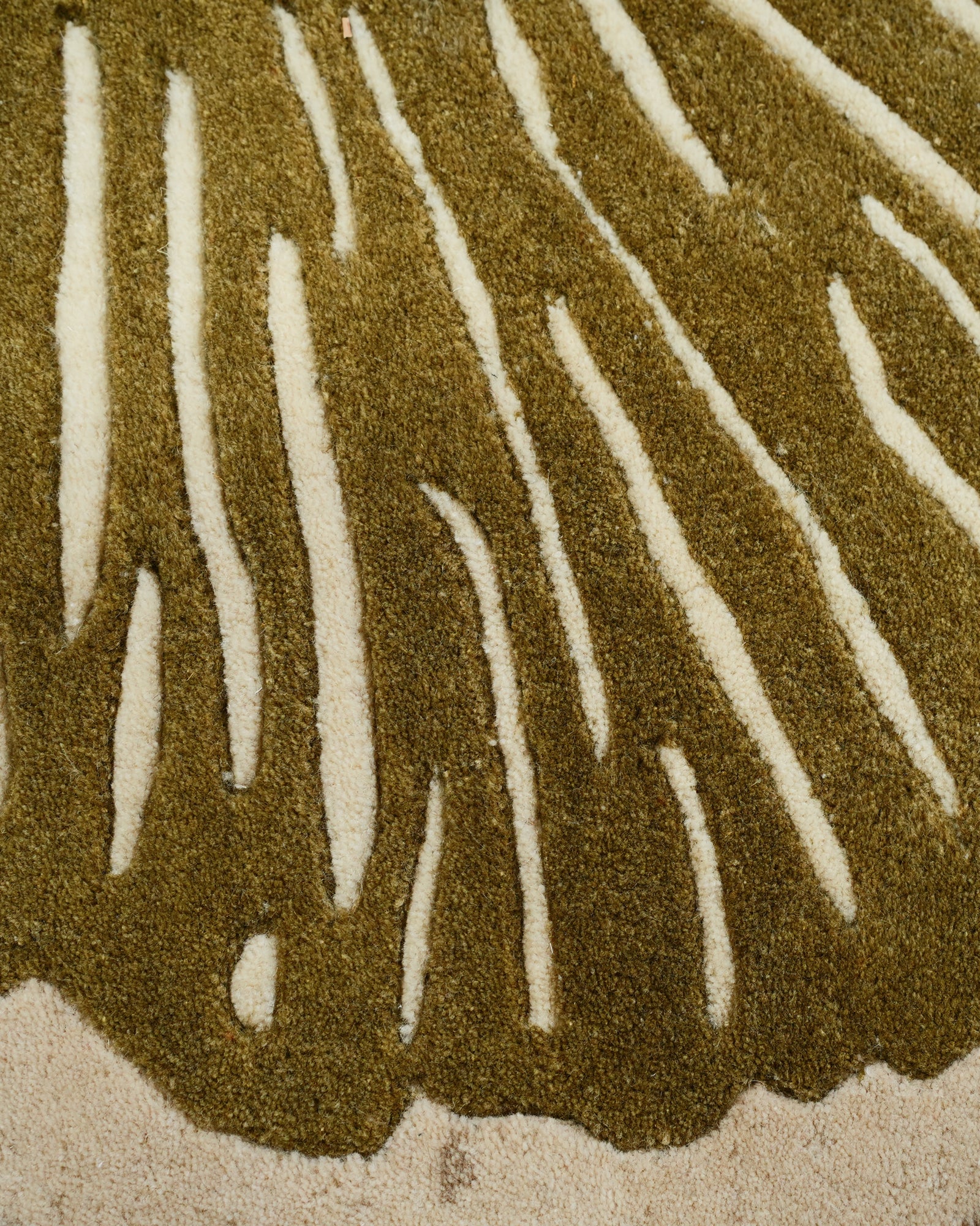 Padma / Beige Floral Hand-Tufted Silk & Wool Rug