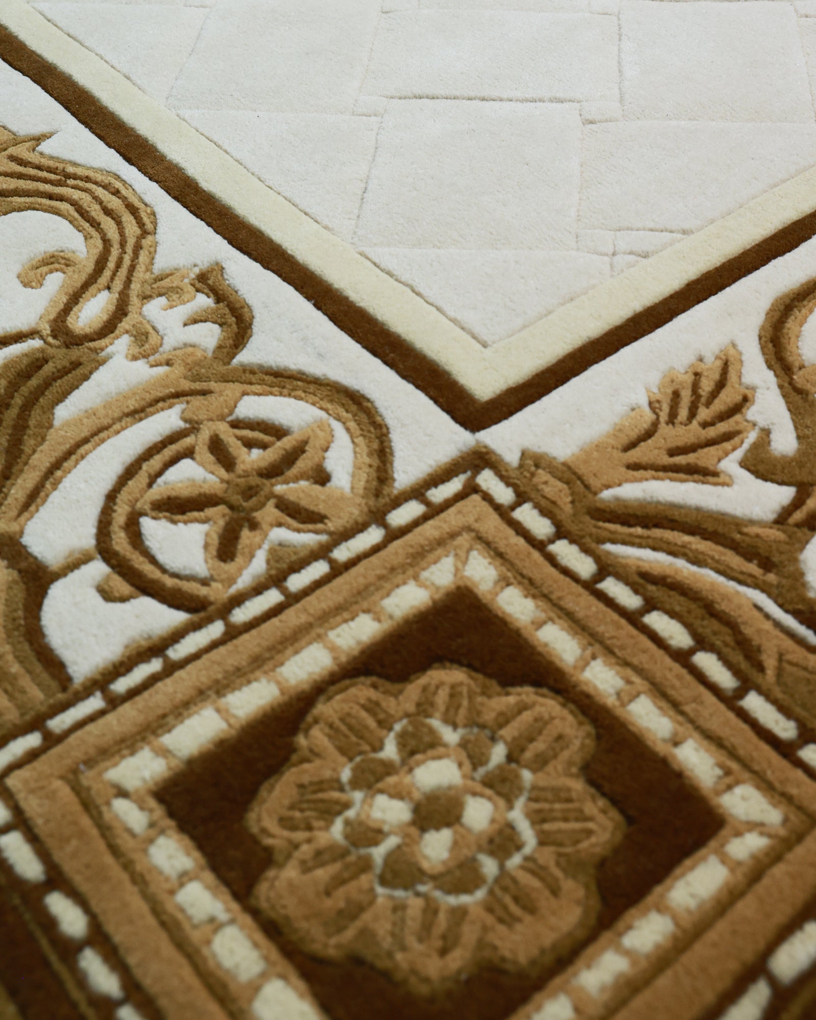 Saanjh / Classic Ivory Gold Hand-Tufted New Zealand Wool Rug