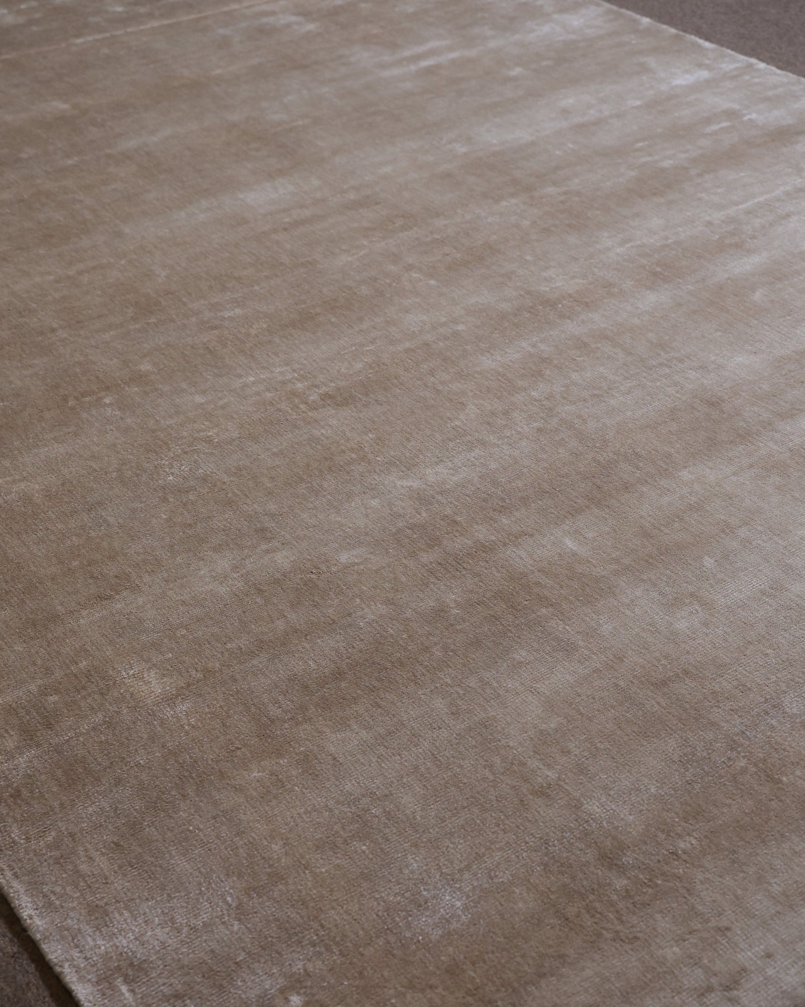 Ruya / Beige Loom-Knotted Bamboo Silk Rug