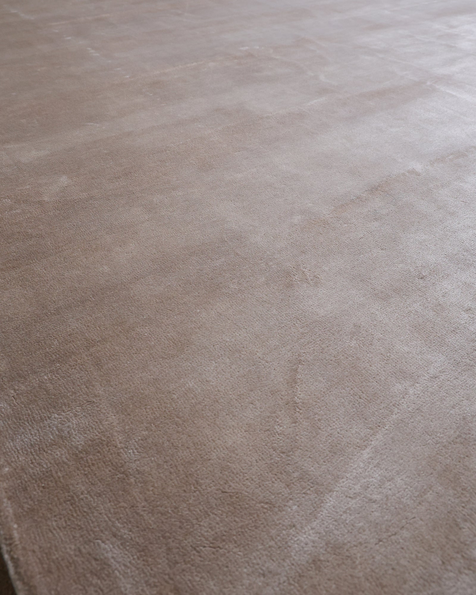 Rooh / Solid Beige Hand-Tufted Bamboo Silk Rug