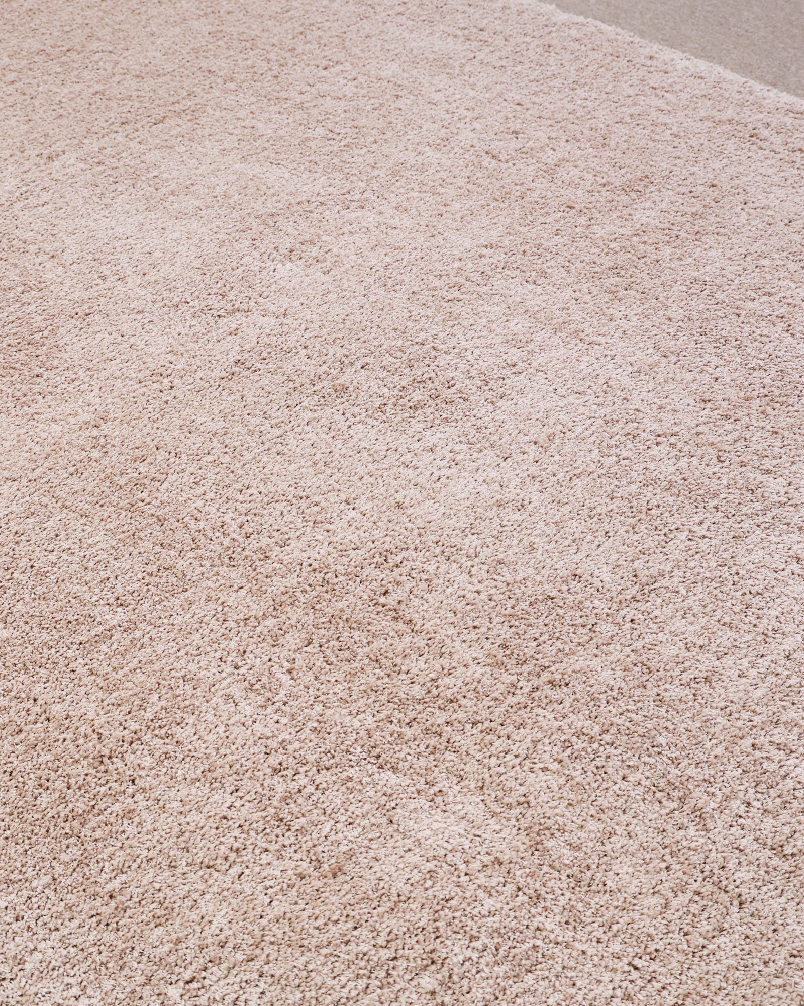 Sukoon / Solid Beige Handmade Shaggy Polyester Rug