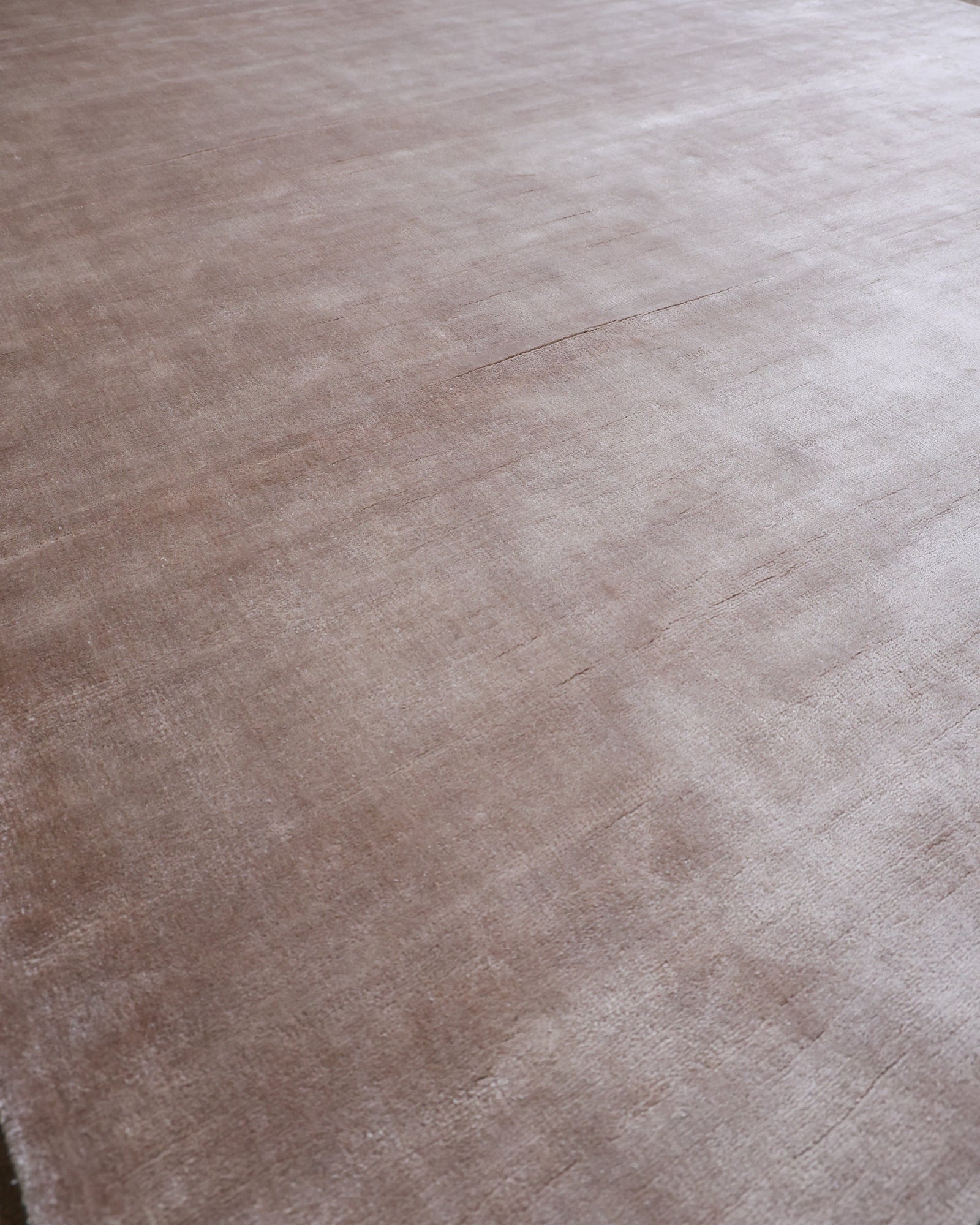 Zarrah / Beige Loom-Knotted Bamboo Silk Rug