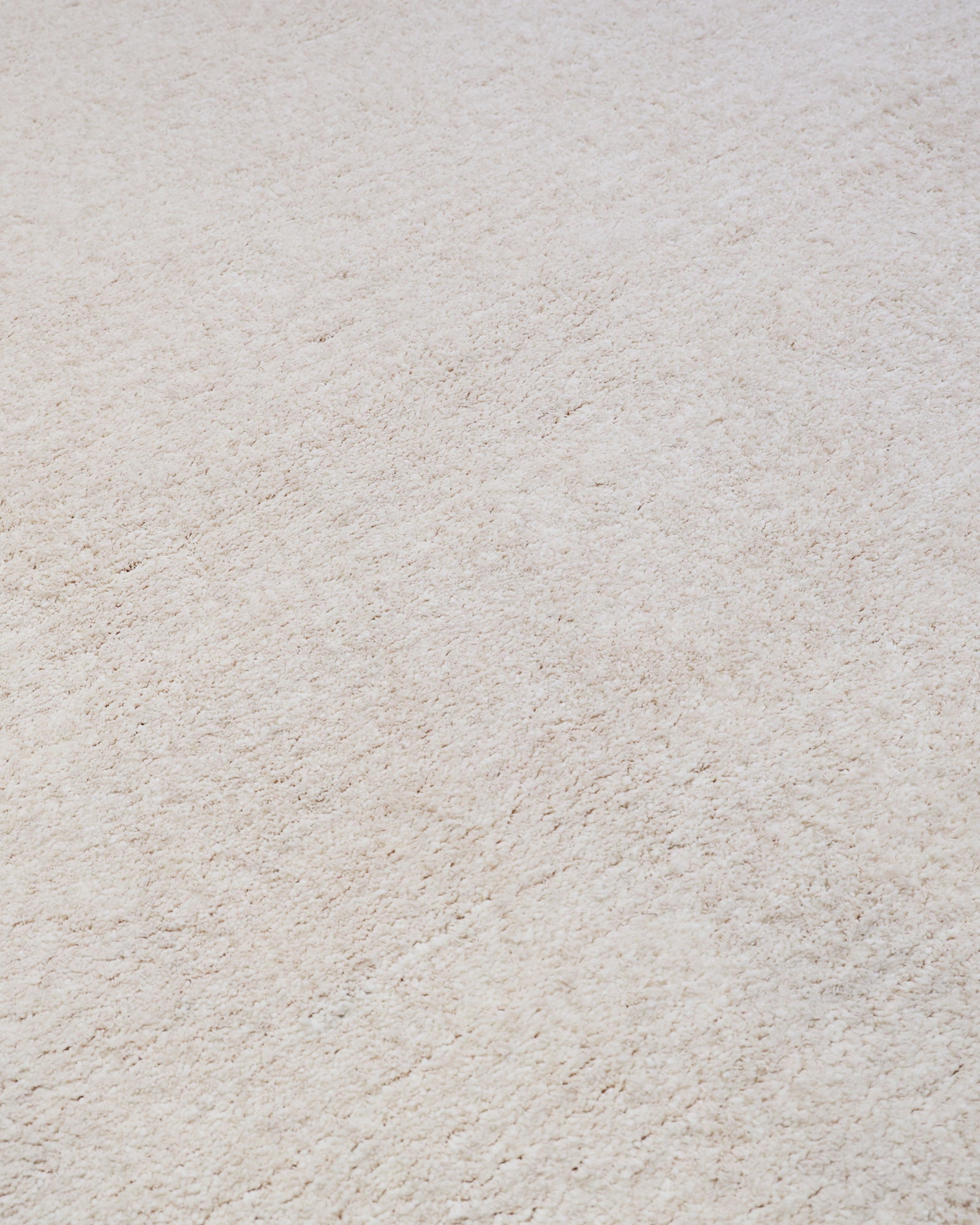 Safaa / Solid Cream Handmade Shaggy Polyester Rug