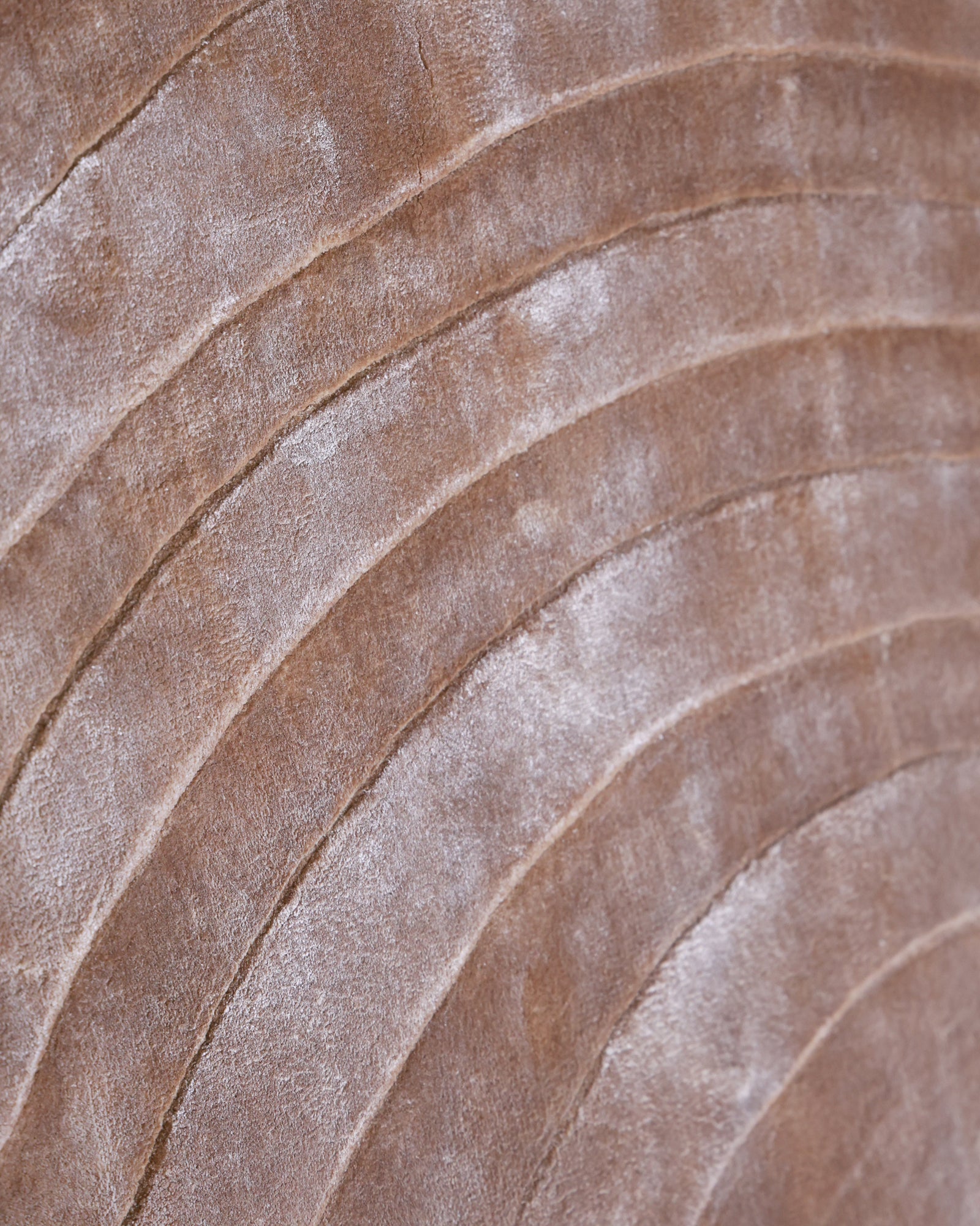 Mauj / Round Beige Hand-Tufted Bamboo Silk Rug
