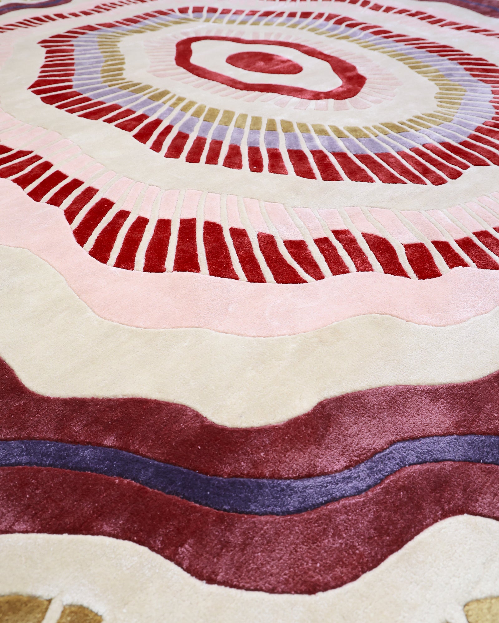 Mehrab / Concetric Style Hand-Tufted Bamboo Silk Rug