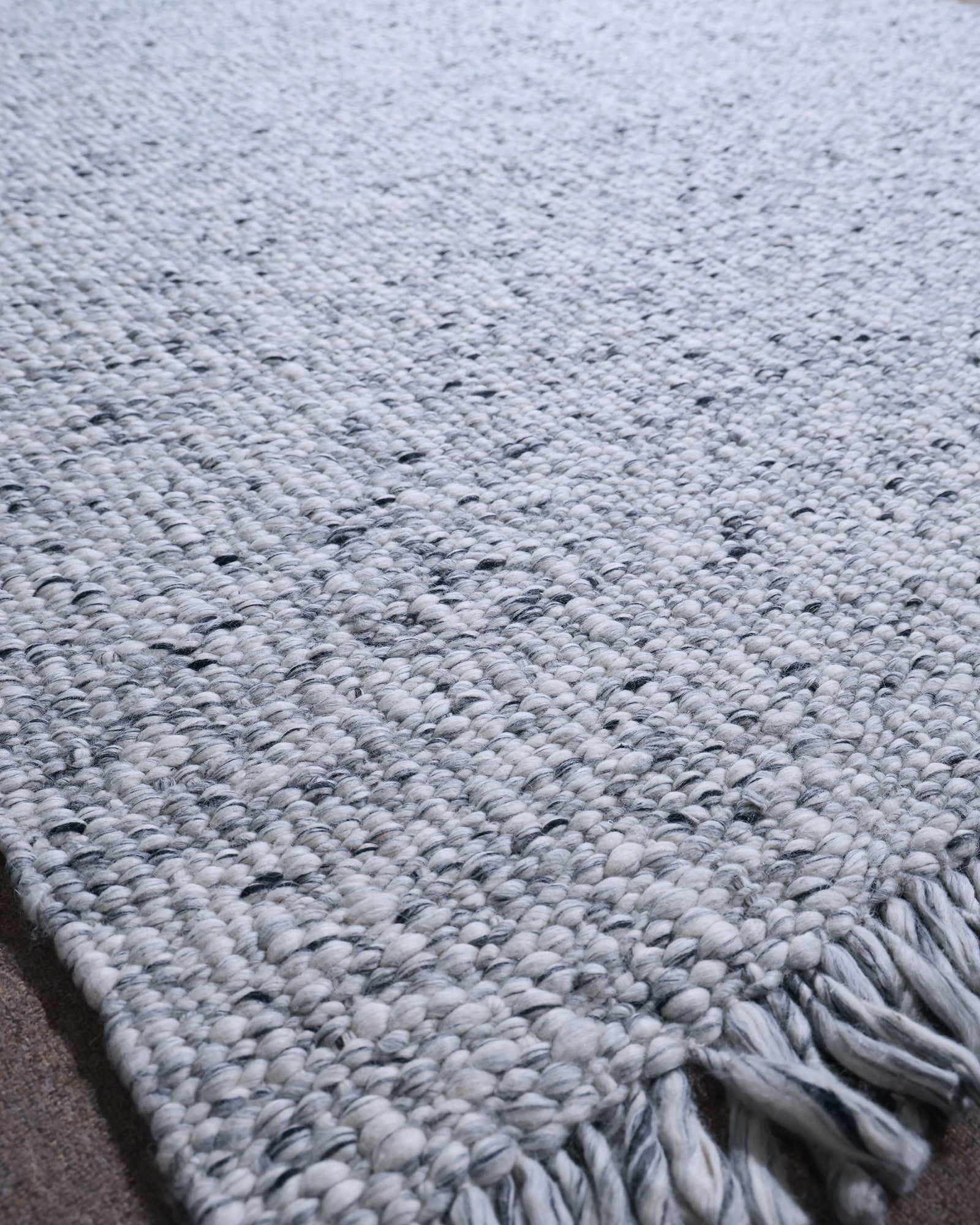 Bunai / Textured Light Grey Handmade Flat Weave New Zealand Wool Rug