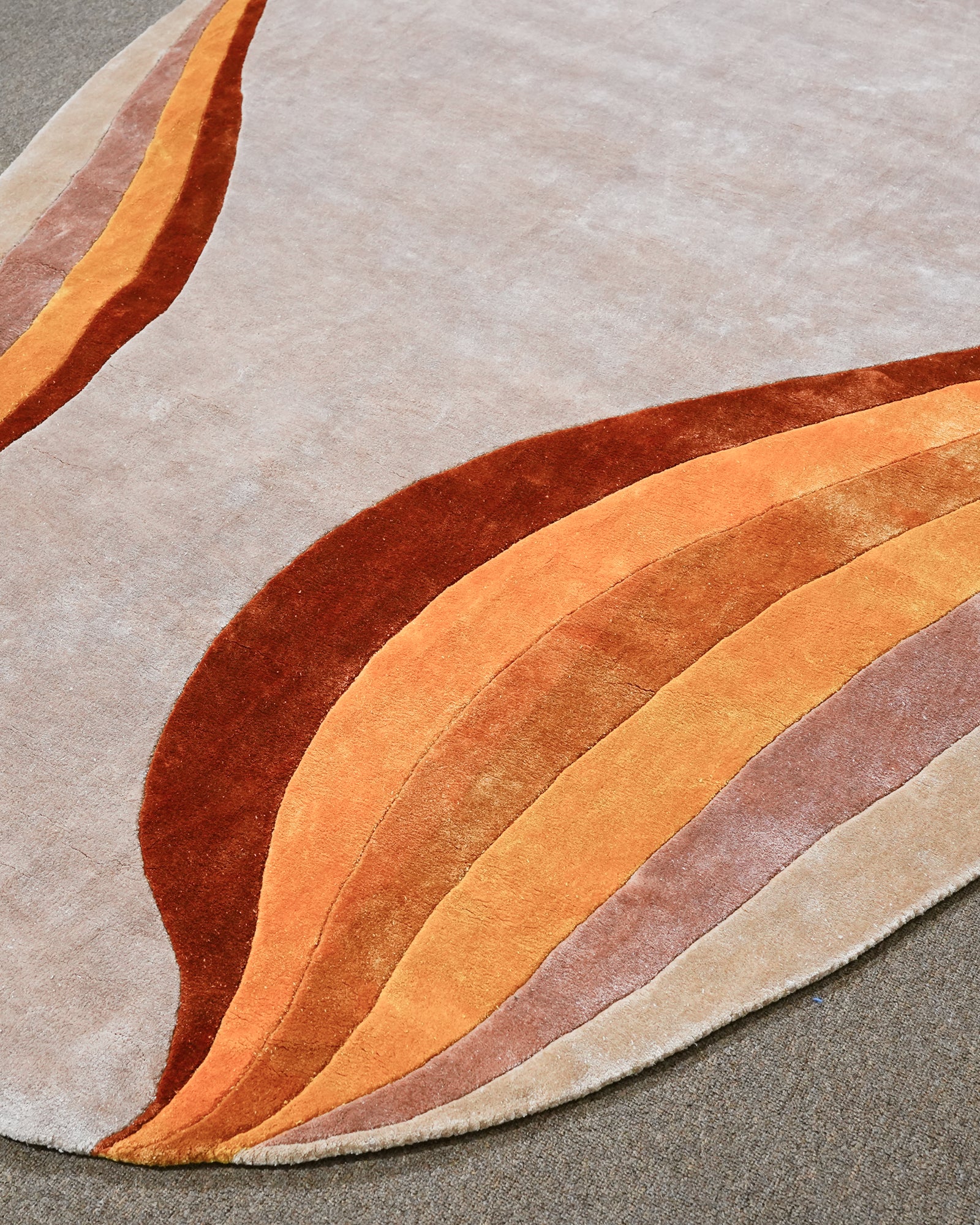 Nayab / Camel Tone Waves Hand-Tufted Bamboo Silk Rug