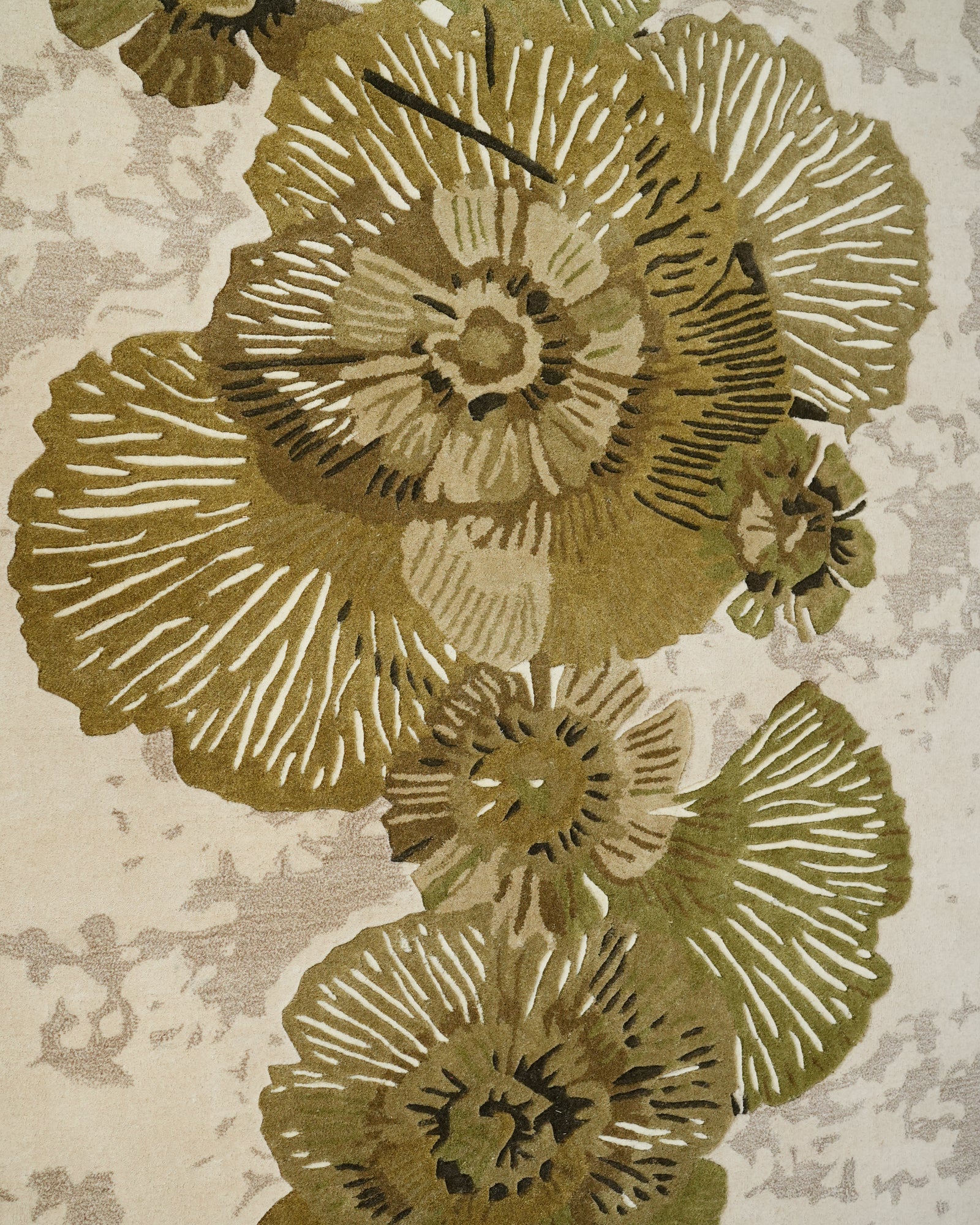 Padma / Beige Floral Hand-Tufted Silk & Wool Rug